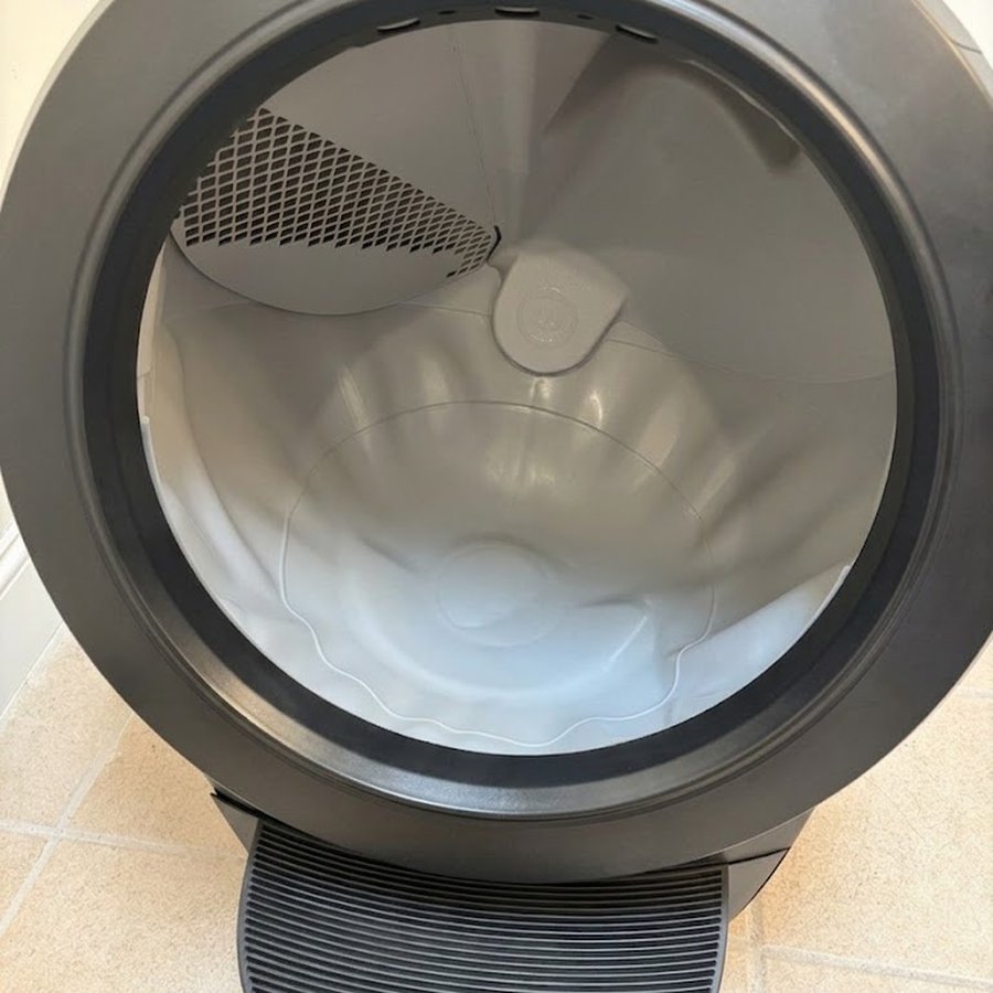 Automatic litter box globe after a LitterReserve deep clean